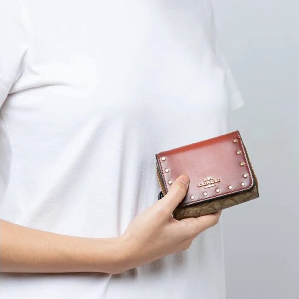 Coach Trifold Wallet In Colorblock Signature Canvas With Rivets - Picture 5 of 8